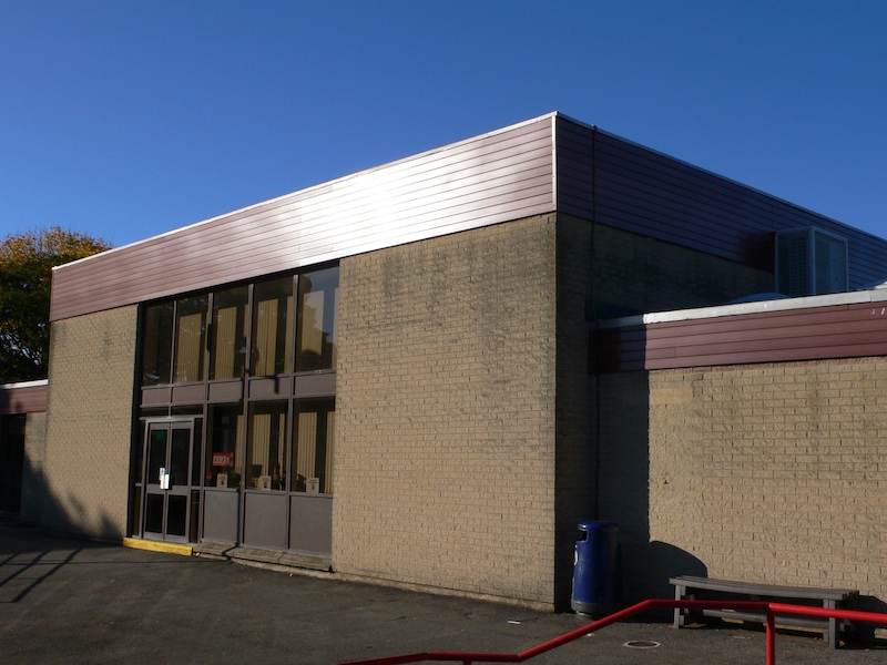 School with recycled plastic wood cladding